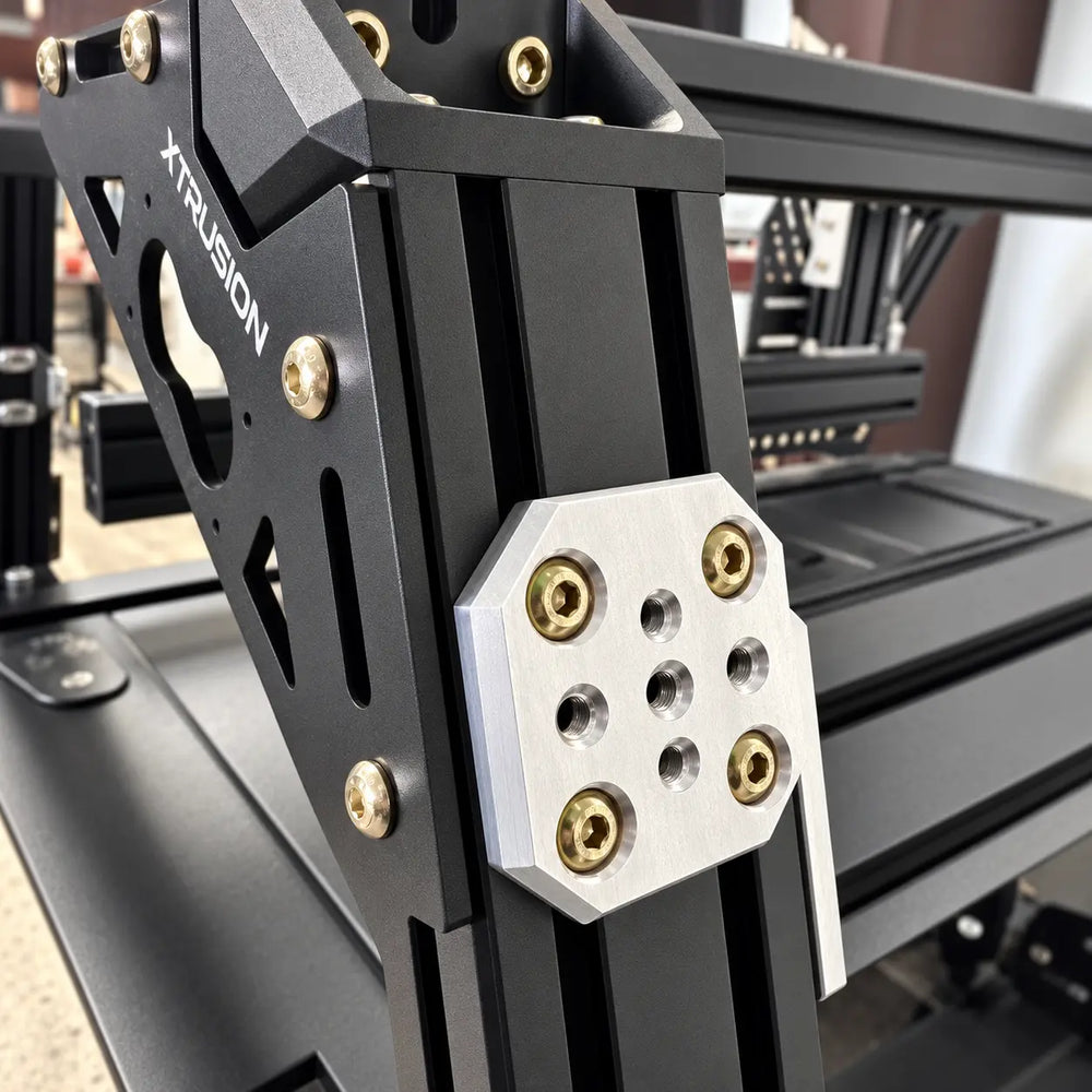 Universal Center Mounting Plate | Bed & Roof RacksXtrusion Overland